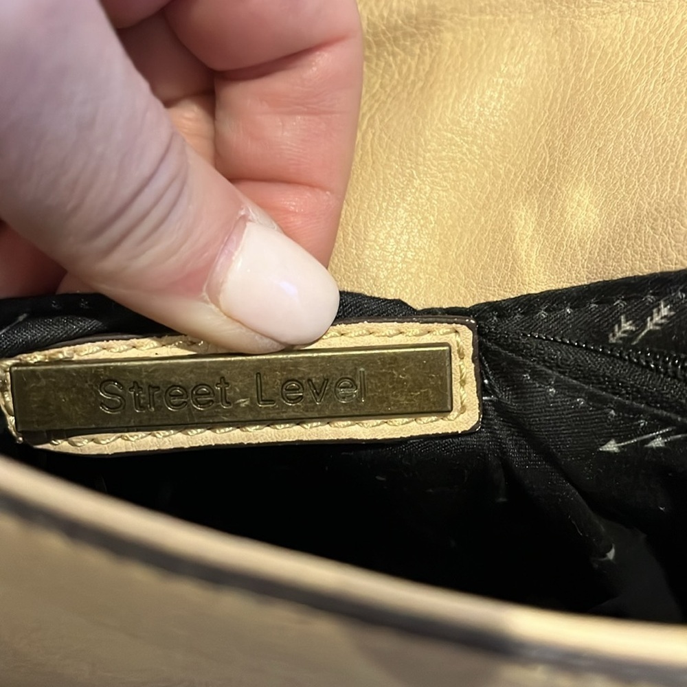Street Level Crossbody - Picture 5 of 5